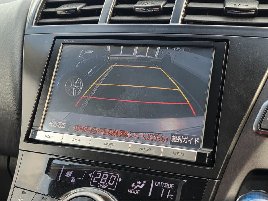 2014 Toyota Prius Alpha - image 16