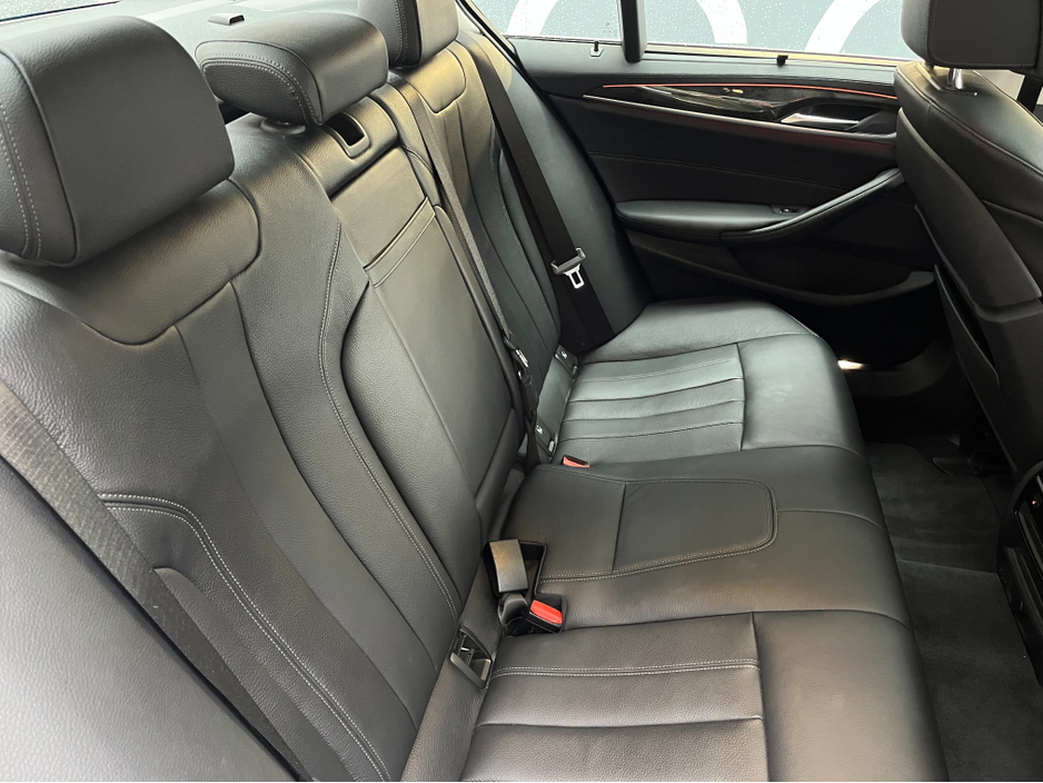 2018 BMW 5 Series - image 17