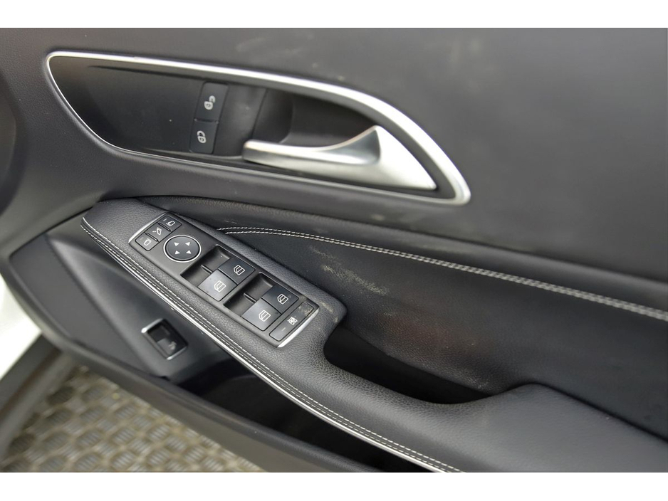 2016 Mercedes-Benz GLA Class GLA 180 *POWERED TAILGATE*HALF LEATHER*REVERSE CAM*PARK SENSORS* €18,690