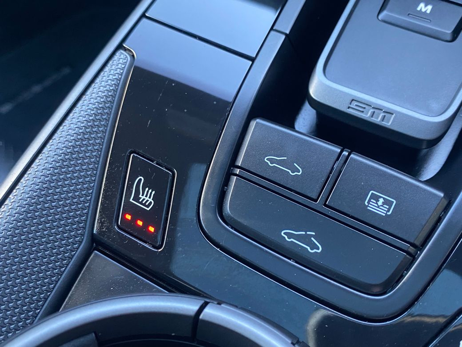 2020 Porsche 911 - image 25