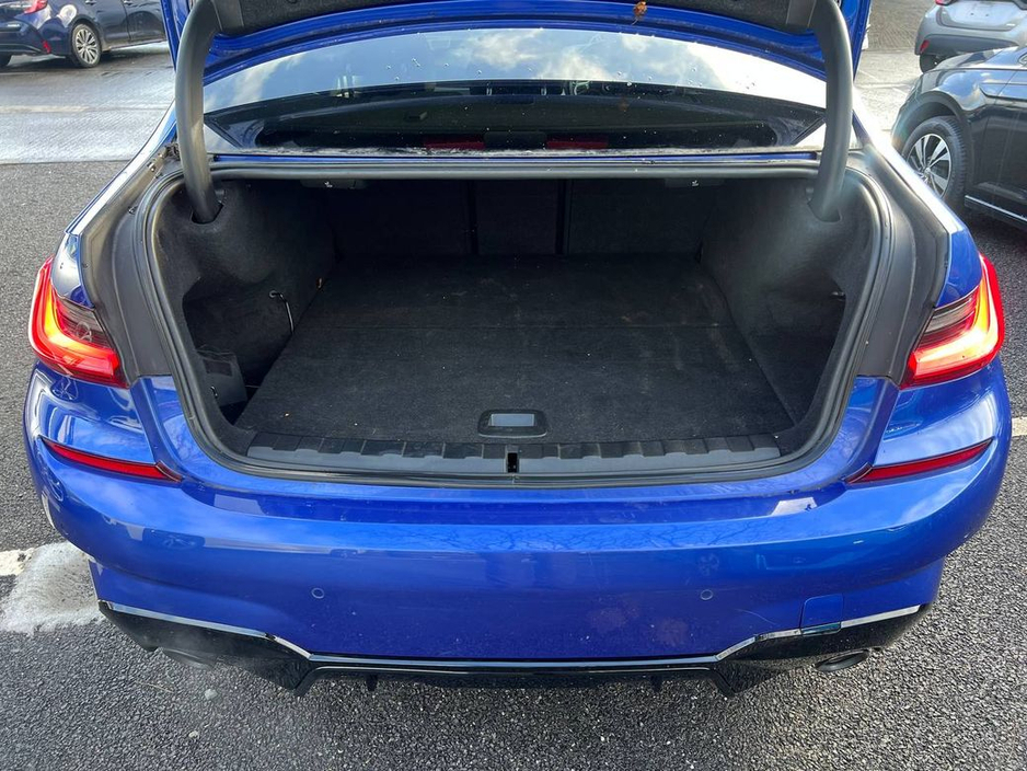 2021 BMW 3 Series - image 14