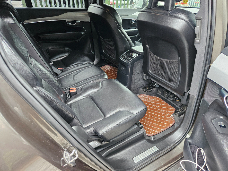 2021 Volvo XC90 - image 9