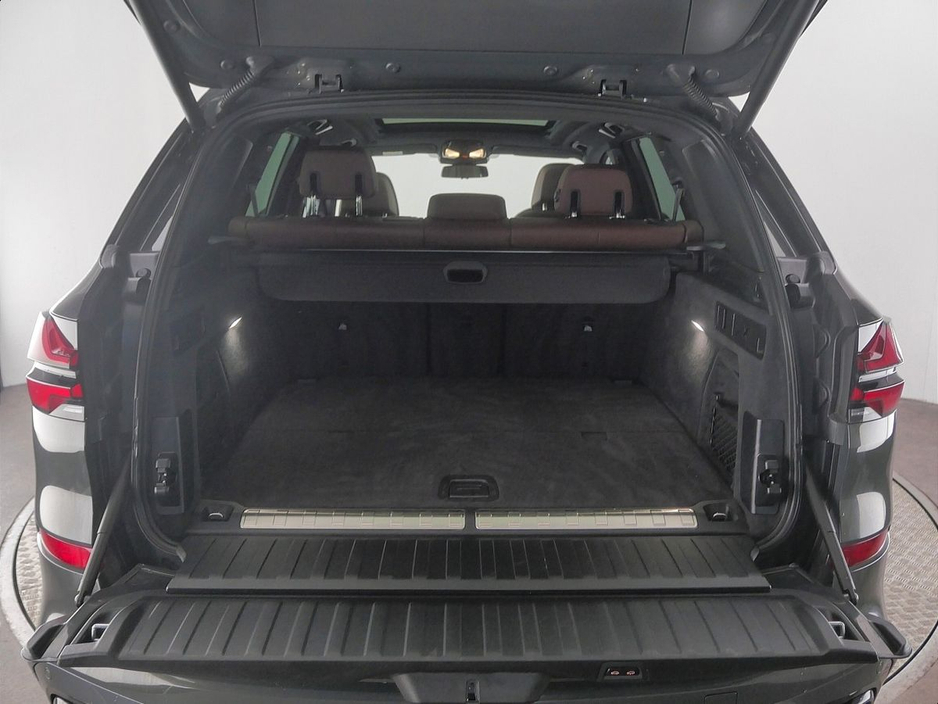 2025 BMW X5 - image 13