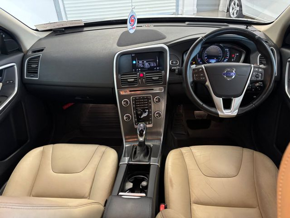 2015 Volvo XC60 D4 (181hp) FWD SE Lux Geartronic €11,995