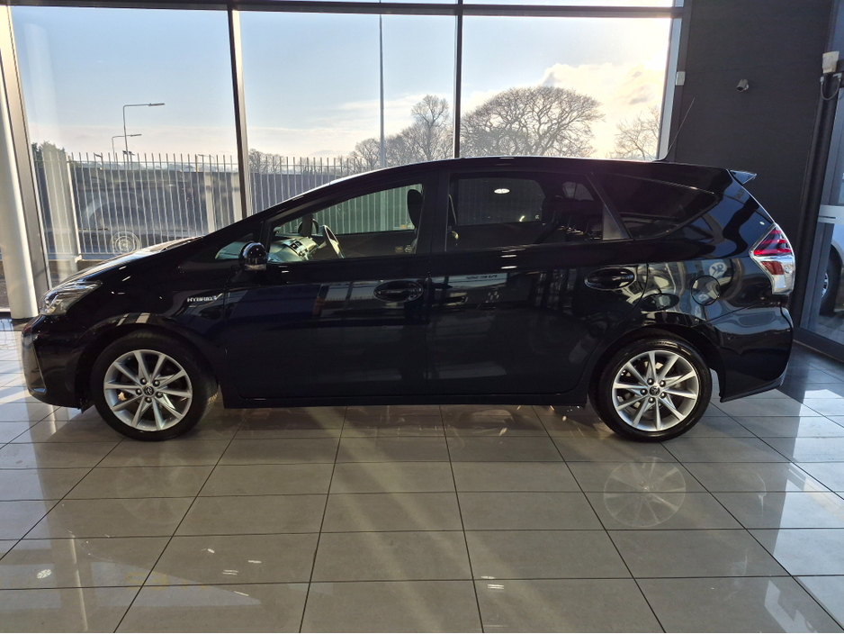 2020 Toyota Prius+ - image 7