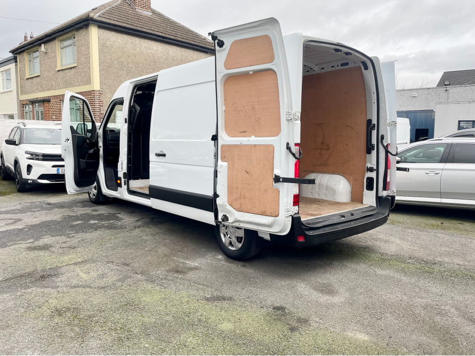 2021 Nissan NV400 - image 25