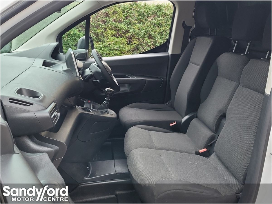 2024 Peugeot Partner PARTNER PRO PLUS1.5 HDI 100 65 €17,845