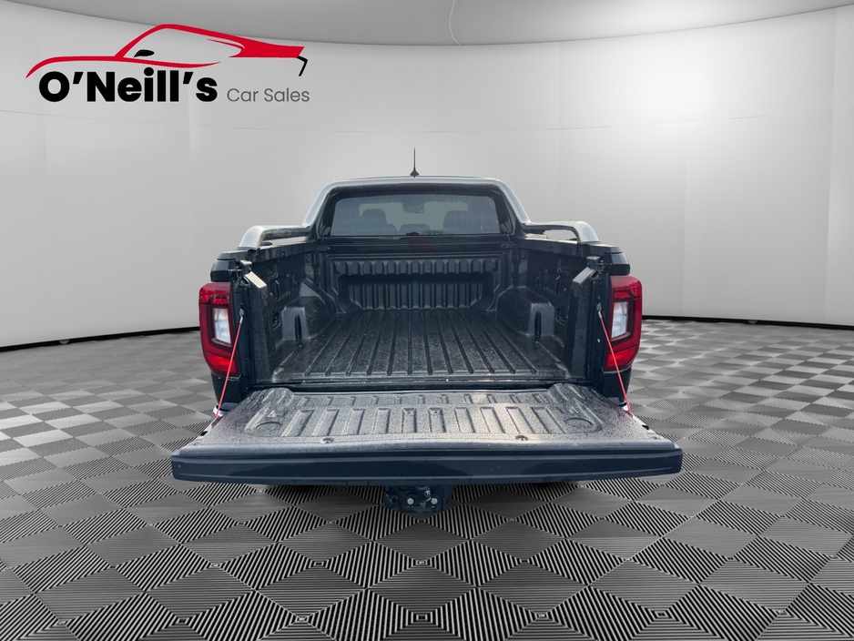 2025 Volkswagen Amarok - image 9