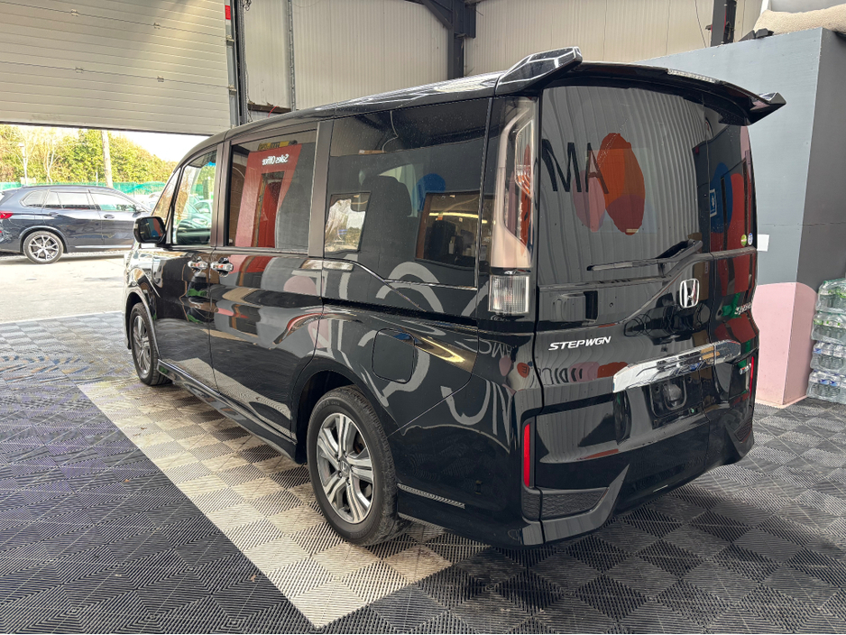 2021 Honda Stepwagon - image 7