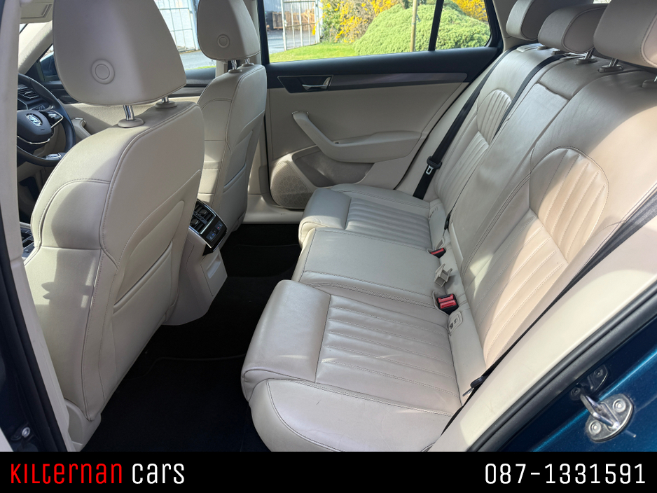 2022 Skoda Superb - image 13