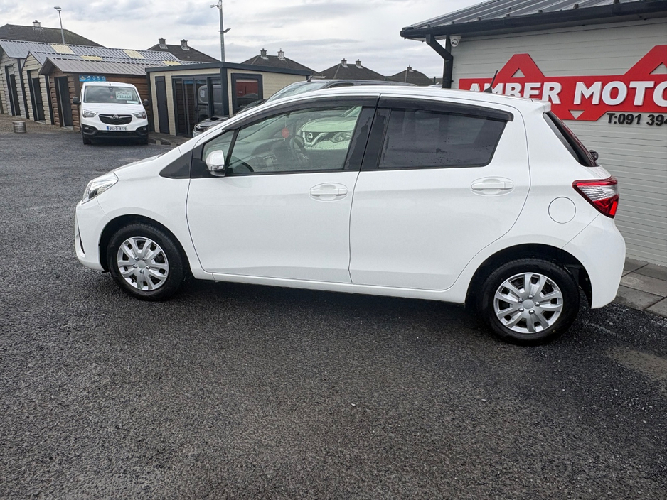 2017 Toyota Yaris - image 7