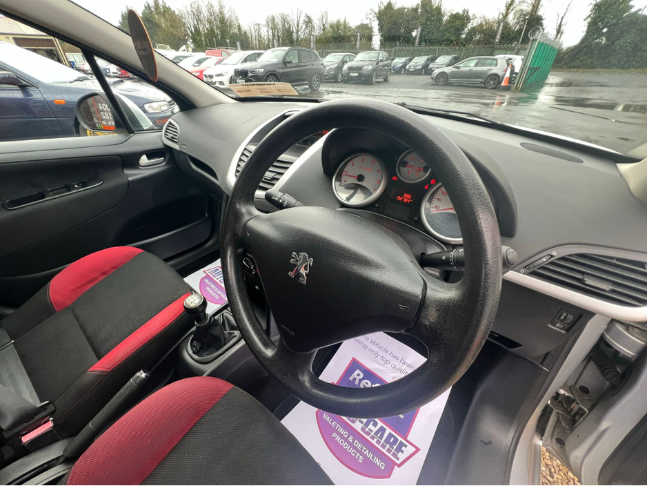 2007 Peugeot 207 - image 14