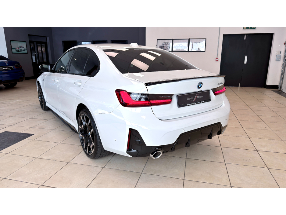 2025 BMW 3 Series - image 32