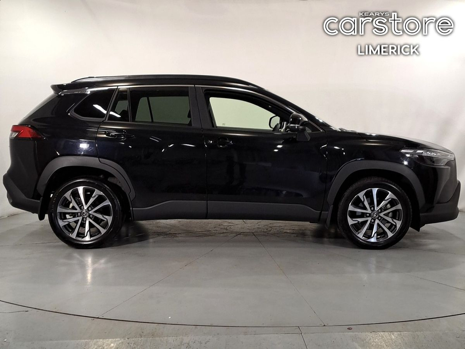 2024 Toyota Corolla Cross - image 2