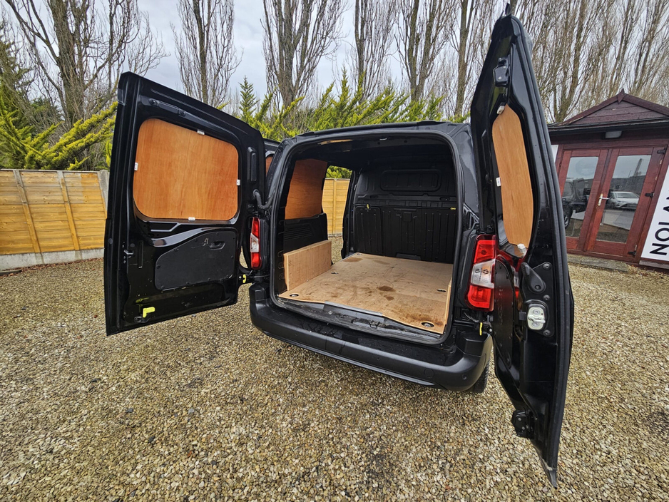 2023 Peugeot Partner - image 25