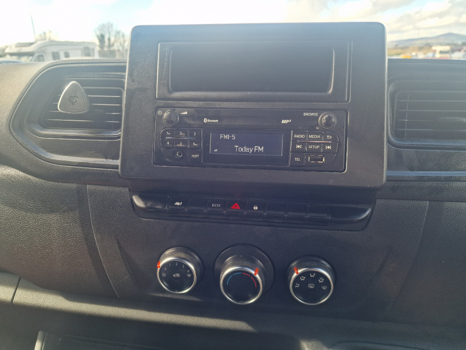 2020 Renault Master - image 11