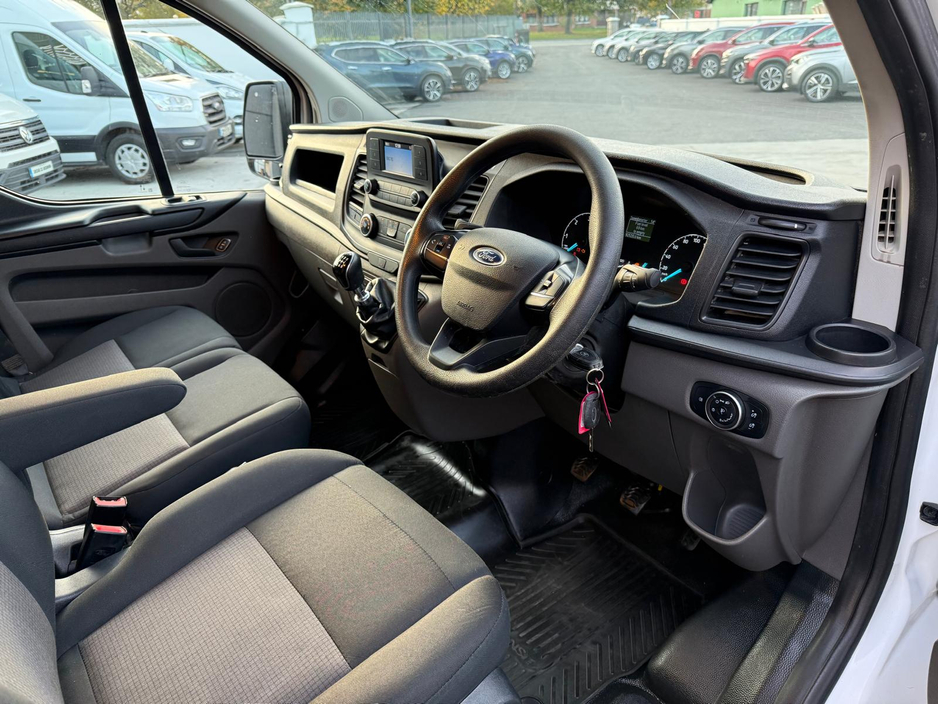 2022 Ford Transit Custom - image 9