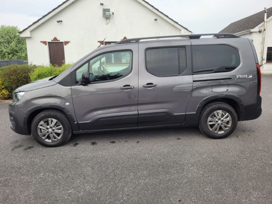 2023 Peugeot Rifter - image 5