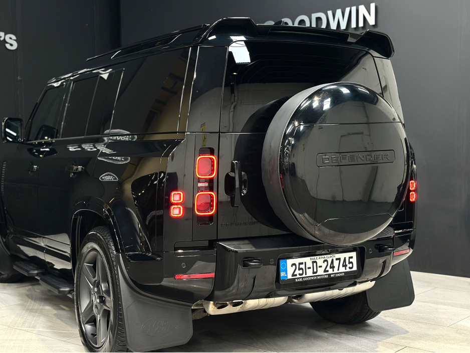 2025 Land Rover Defender - image 9
