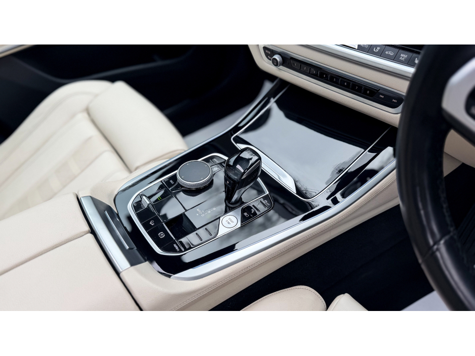 2021 BMW X5 - image 7