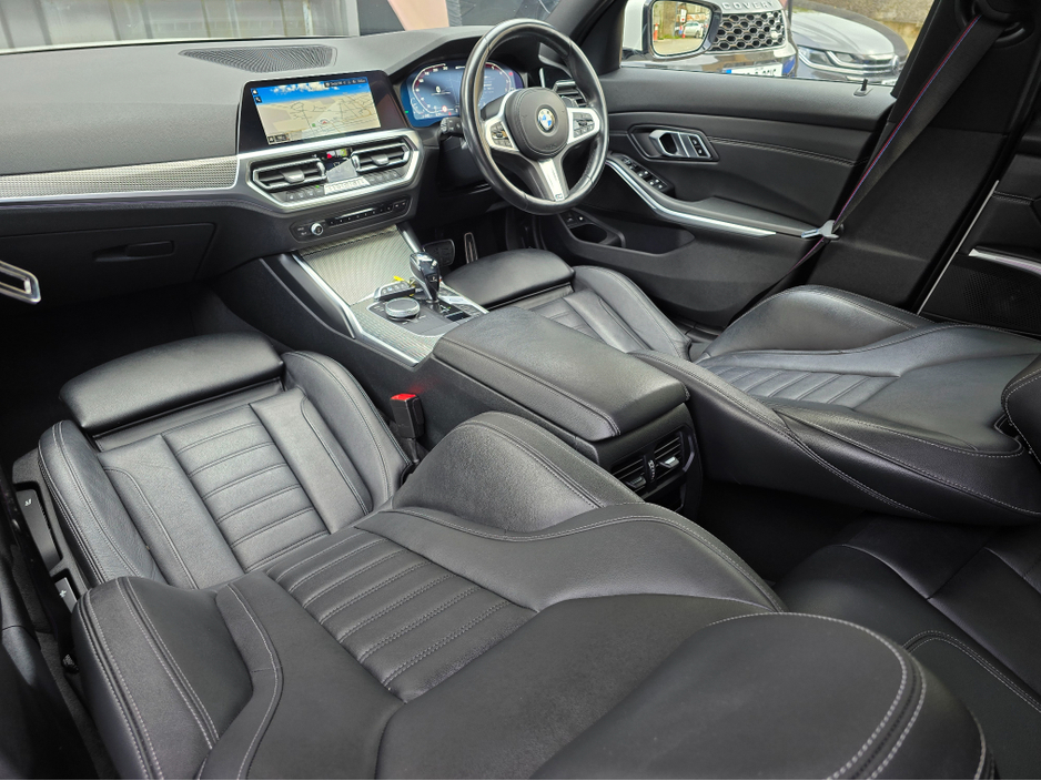 2021 BMW 3 Series - image 18