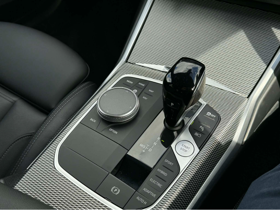 2022 BMW 3 Series - image 18