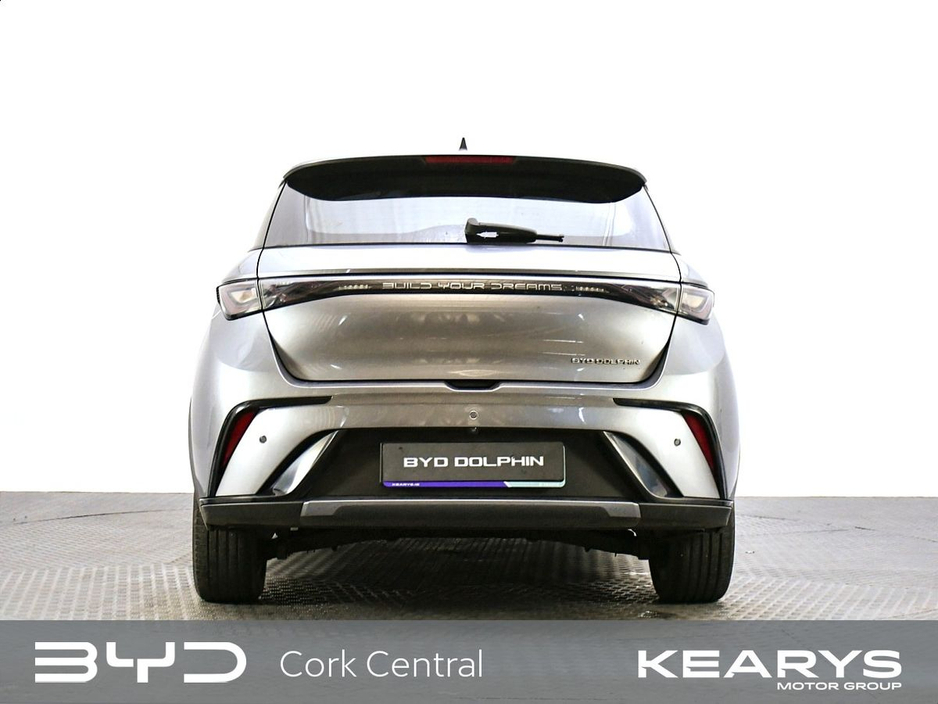 2025 BYD Dolphin - image 2