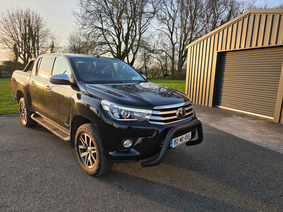 2019 Toyota Hilux - image 2
