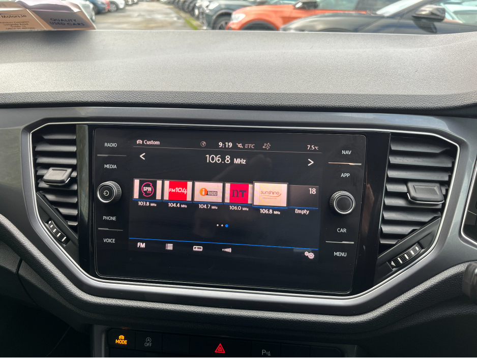 2020 Volkswagen T-Roc R-LINE AUTOMATIC 2.0 DIESEL //HALF LEATHER SEATS//KEYLESS ENRTY//ADAPTIVE CRUISE CONTROL//REVESE CAMERA// €25,950