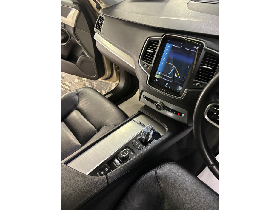 2016 Volvo XC90 - image 11