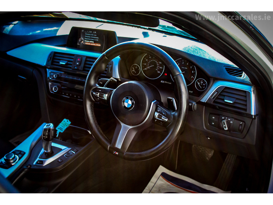 2016 BMW 3 Series - image 12