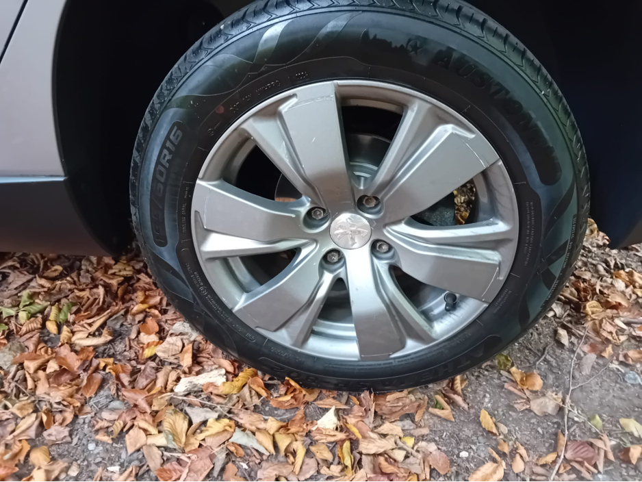 2018 Peugeot 2008 - image 14