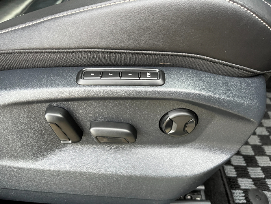 2023 Volkswagen T-Roc - image 15