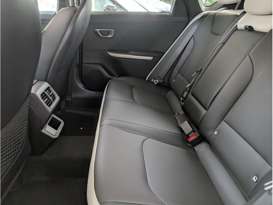2026 Kia K4 - image 9