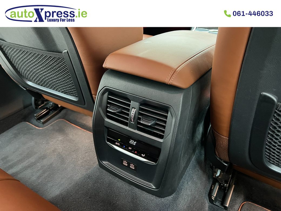 2021 BMW 3 Series - image 24