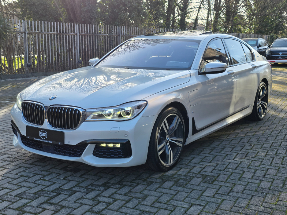 2017 BMW 7 Series - image 9