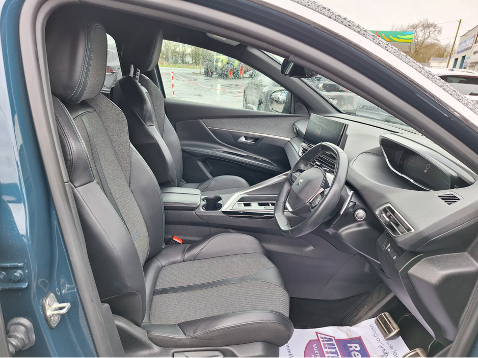 2023 Peugeot 5008 - image 17