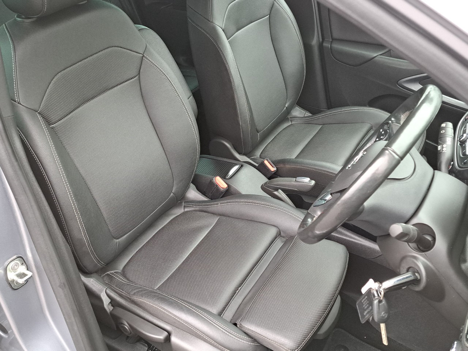 2022 Opel Crossland - image 14