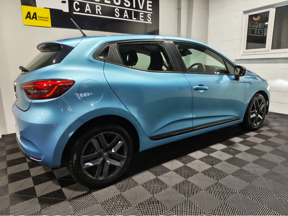 2022 Renault Clio - image 11