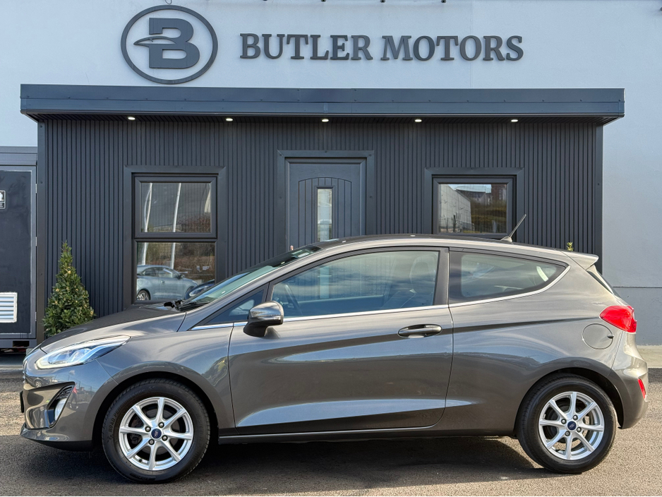 2018 Ford Fiesta - image 3