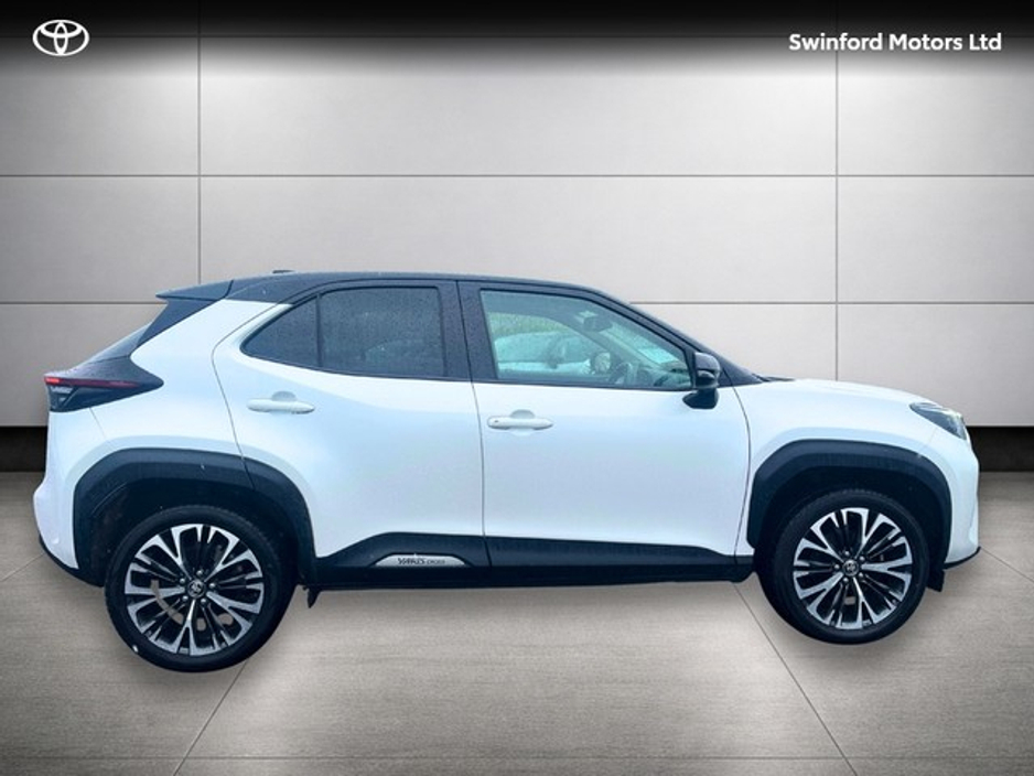 2022 Toyota Yaris Cross - image 3