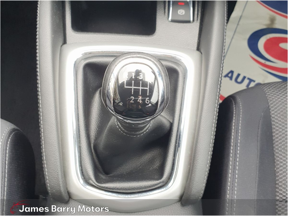 2015 Nissan Qashqai - image 18