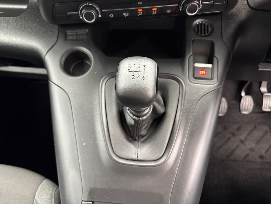 2023 Peugeot Rifter - image 16