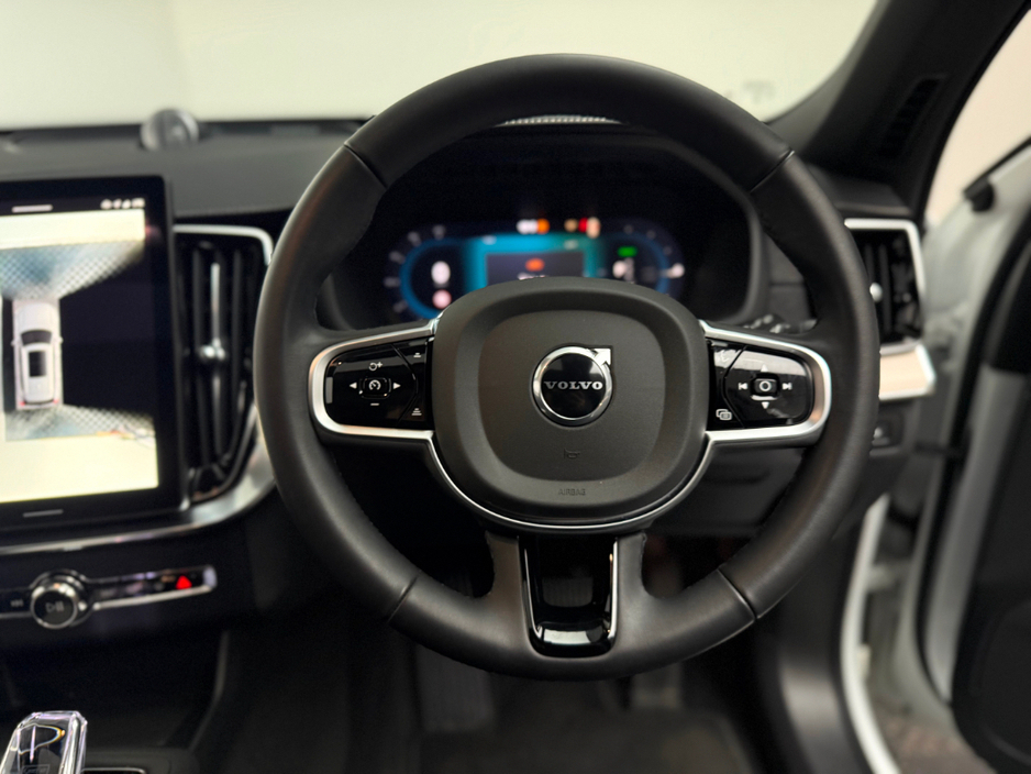 2025 Volvo XC90 - image 18