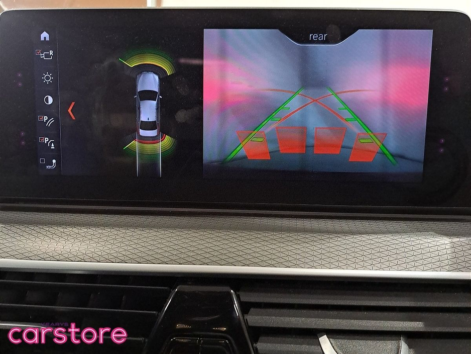 2017 BMW 5 Series - image 20