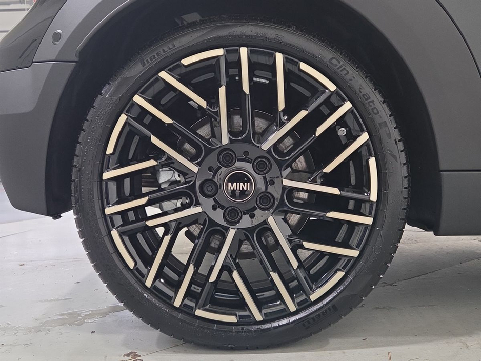 2025 MINI Hatch - image 14