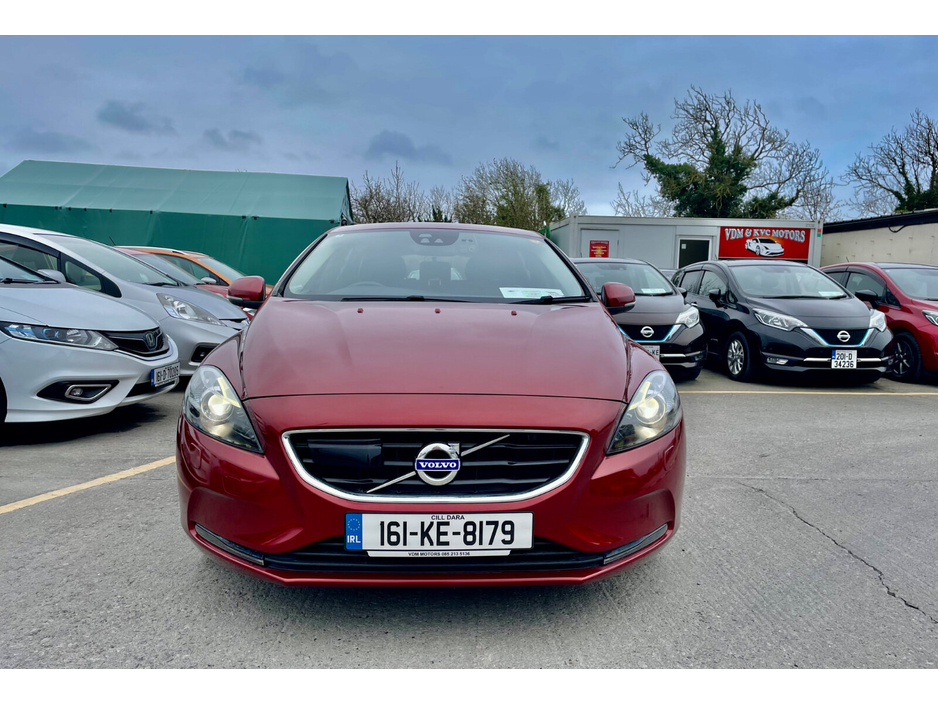 2016 Volvo V40 - image 2