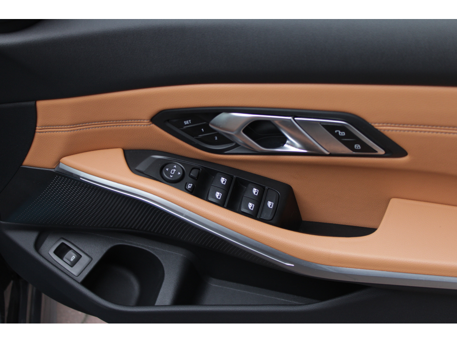 2019 BMW 3 Series - image 10