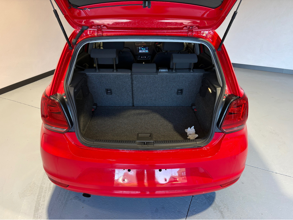 2016 Volkswagen Polo AUTO - 2 YEAR NCT - REVERSE CAMERA €11,950