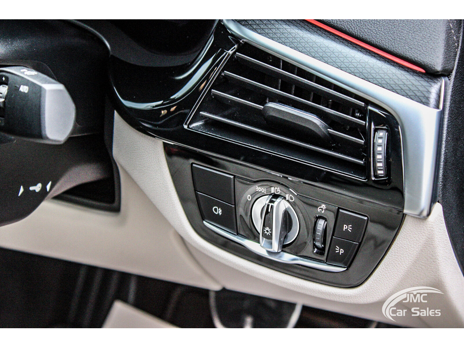 2021 BMW 5 Series - image 14